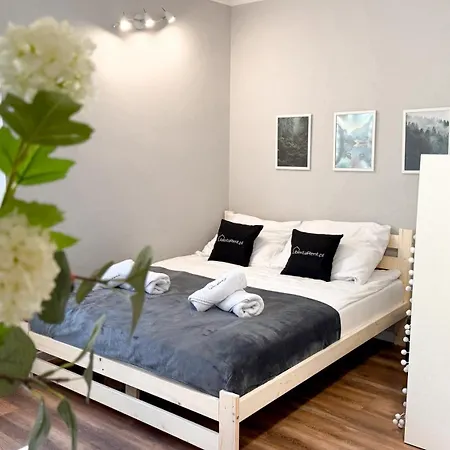 Apartment Quiet Base By Libertarent *